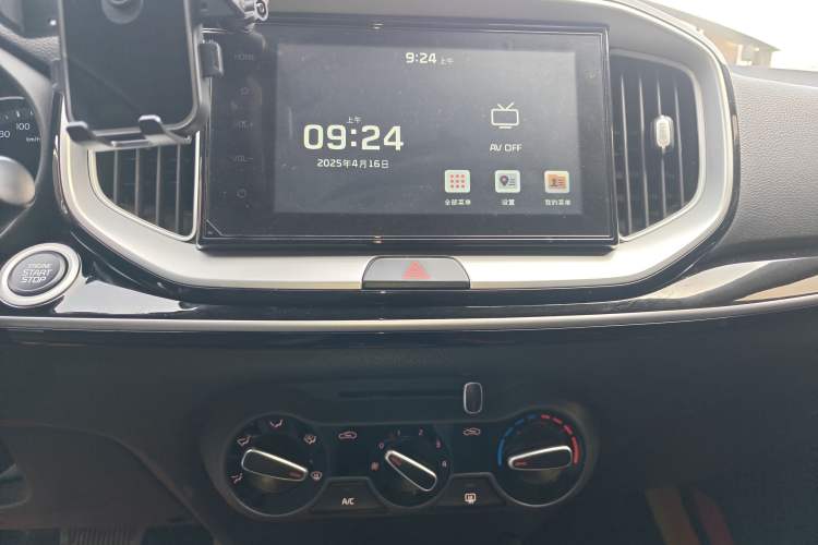 Used Kia kx1 Stonic 2021 1.4L CVT Fun Edition Audio And AC Panel