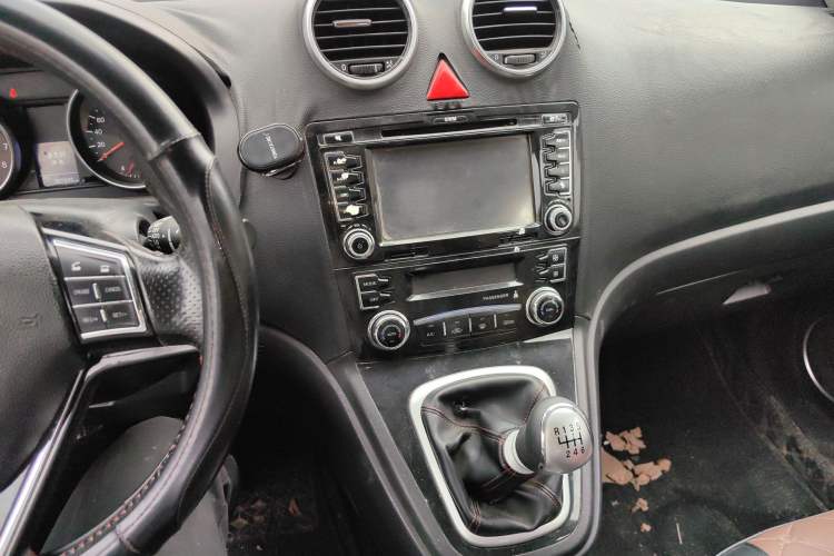 Used Haval H6 2013 Sport Edition 1.5T Manual Two-Wheel Drive Prestige Model Audio And AC Panel