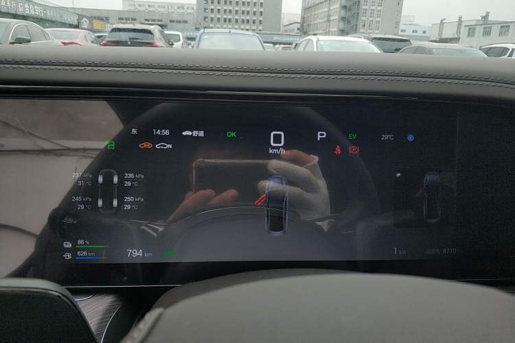 Used Denza Z9 2024 1100 km Four-Wheel Drive Max Version