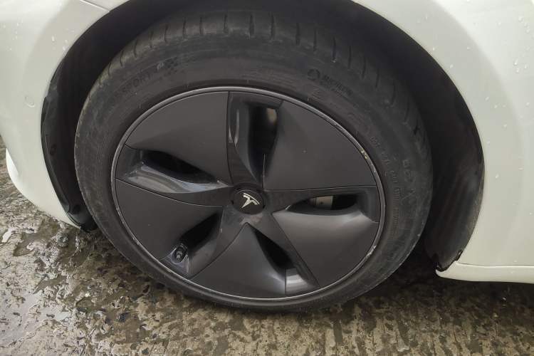 Used Tesla Model 3 2019 Long-Range All-Wheel-Drive Version Left Front Wheel Hub