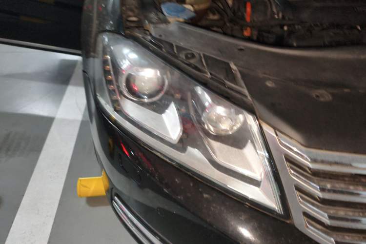 Used Volkswagen Magotan 2013 1.8TSI Luxury Model Right Front Headlight