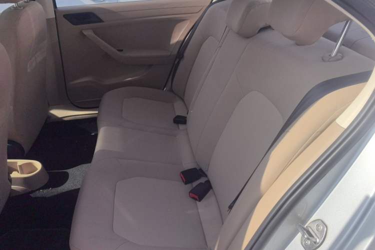 Used Volkswagen Jetta 2015 Value Edition 1.6L Manual Fashionable Style
