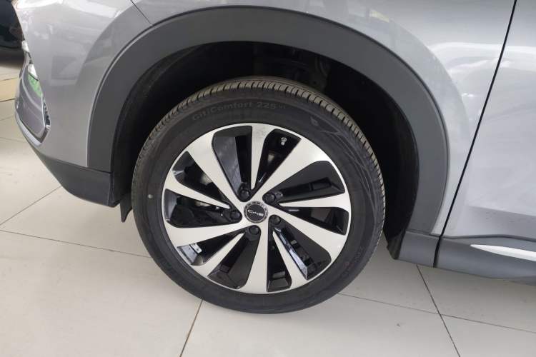 Used BYD Song PLUS New Energy 2024 Honor Edition EV 520km Luxury Model Left Front Wheel Hub