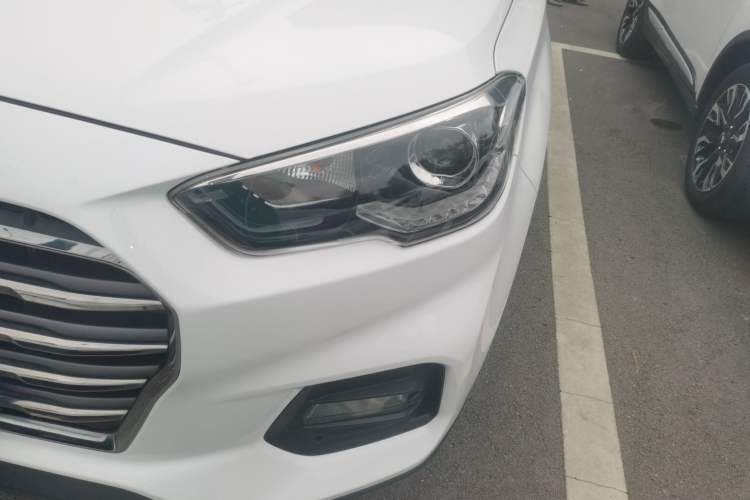 Used Hyundai ix35 2018 2.0L Automatic Two-Wheel Drive Zhiyong·Changlian Edition Left Front Headlight
