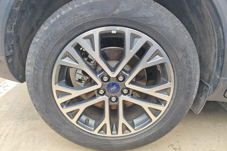 Used Ford Escape 2020 EcoBoost 245 Four-Wheel Drive Titanium Edition Right Rear Wheel Hub