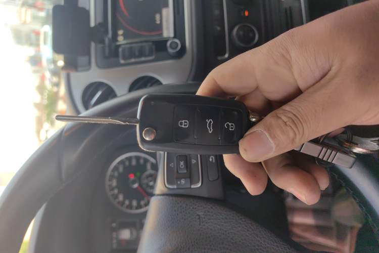 Used Volkswagen Tiguan 2015 1.8TSI Automatic Two-Wheel Drive Luxury Model Vehicle Key