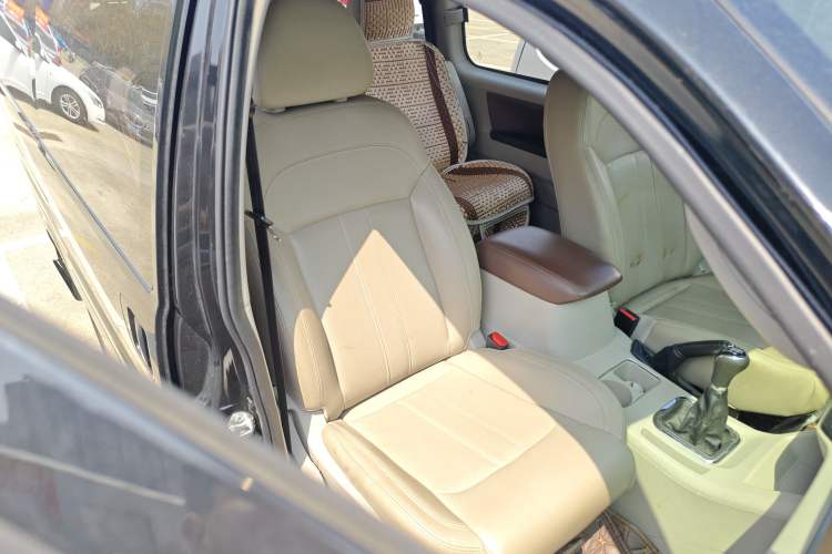 Used FORTHING Lingzhi 2020 M5L 1.6L Luxury 7-Seater
