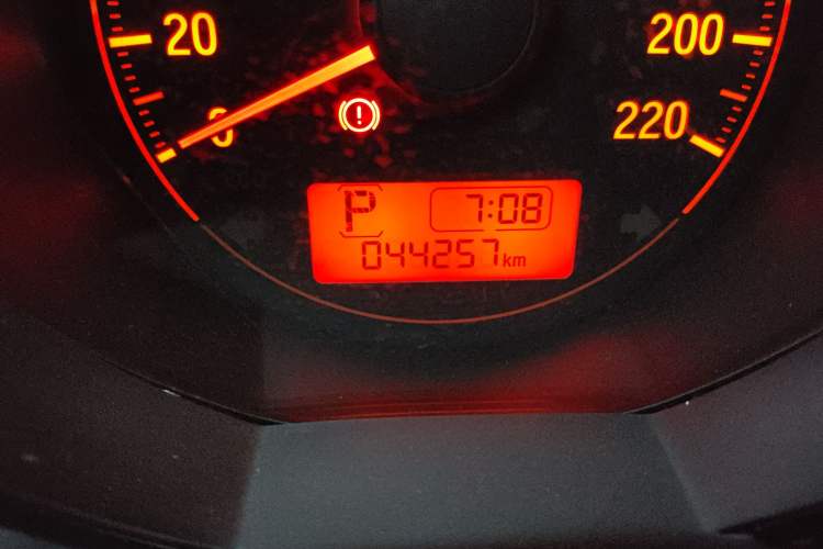 Used Honda Fit 2018 1.5L CVT Comfort Sunroof Version Odometer Close Up