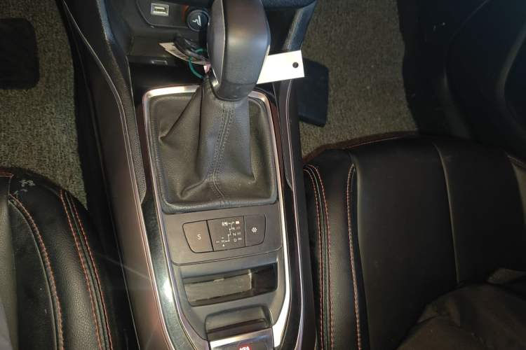 Used Peugeot 408 2018 350THP Automatic Luxury Edition Gear Lever