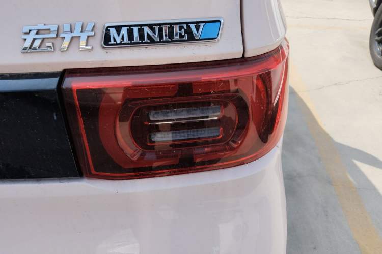 Used Wuling Hongguang MINIEV 2021 Macaron Fashion Model Lithium Iron Phosphate Exterior 1