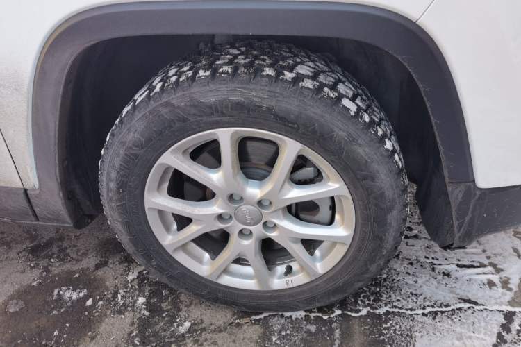 Used Jeep Cherokee 2017 2.0L Superior Edition
