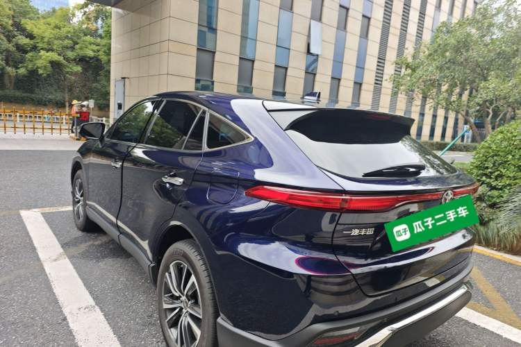 Used Toyota Harrier 2022 2.0L CVT Two-Wheel Drive Luxury Edition