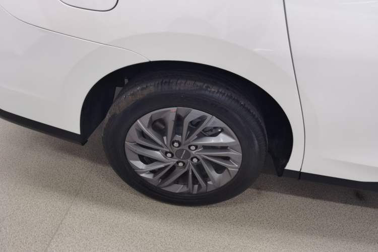 Used SAIC MAXUS G50 2023 PLUS 1.5T Happiness-Recommended Automatic Cruise Version Right Rear Wheel Hub