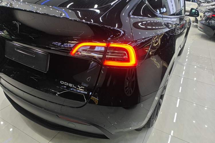 Used Tesla Model Y 2022 Revised Version Long-Range All-Wheel Drive Exterior 3