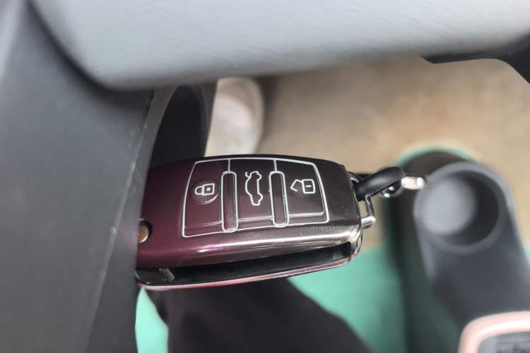 Used Chery QQ Ice Cream 2022 120km Conical Shape Lithium Iron Phosphate
