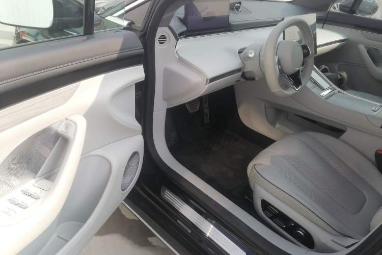 Used Hima Luxeed S7 2025 855 km Max