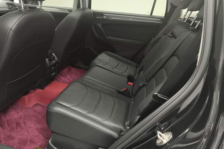 Used Volkswagen Tiguan L 2021 330TSI Automatic Two-Wheel Drive R-Line Enhanced Edition Left Rear Seat