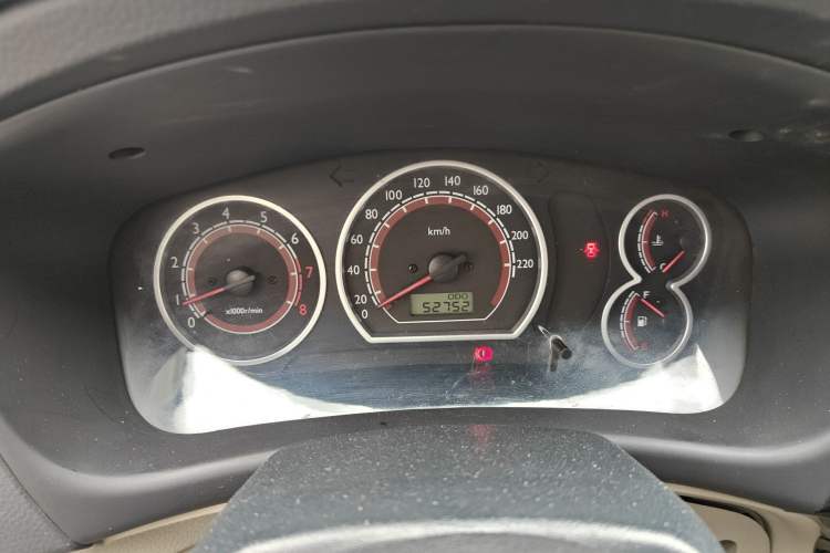 Used Soueast V3 Lingyue 2011 1.5L Manual Happiness Edition Odometer Close Up