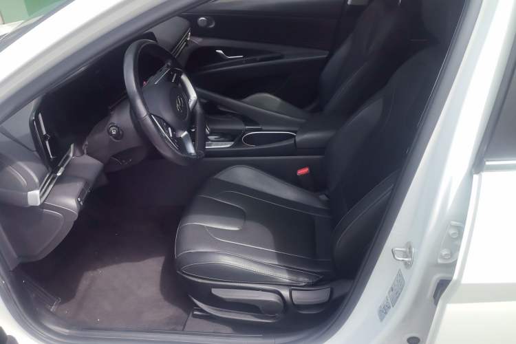 Used Hyundai Elantra 2021 1.5L CVT GLX Elite Edition Left Front Seat