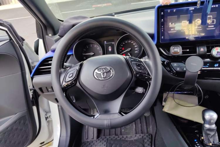 Used Toyota IZOA 2020 2.0L Yichi Version