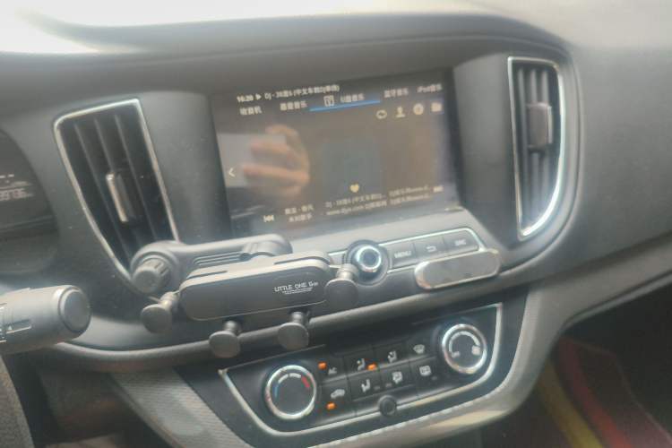 Used Roewe 360 2015 1.5L Manual Luxury Edition Audio And AC Panel