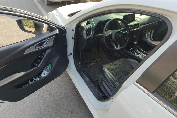Used Mazda 3 Axela 2017 Sedan 1.5L Automatic Luxury Model Emission Standard China V Driver Seat