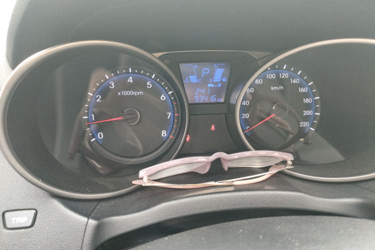 Used Hyundai ix35 2010 2.0L Automatic Two-Wheel Drive Elite Edition GLS Odometer Close Up