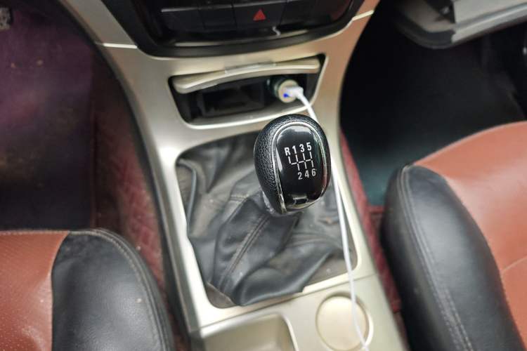 Used Dongfeng Yufeng P16 2017 1.9T Two-Wheel Drive Luxury Extended Version D19TCIE2
