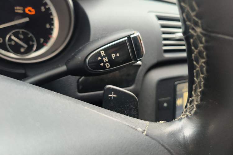 Used Mercedes-Benz R-Class 2015 R 400 4MATIC Business Model Gear Lever