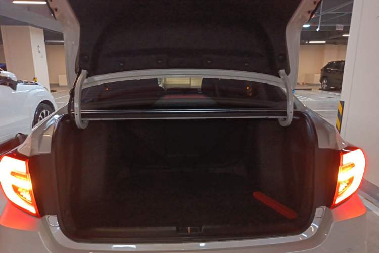 Used Honda Envix 2019 180TURBO CVT Enjoyment Edition China VI Trunk