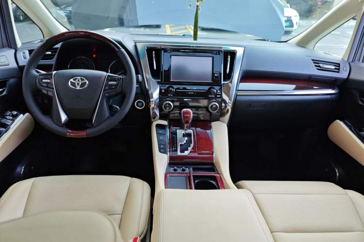 Used Toyota Alphard 2015 3.5L Luxury Edition
