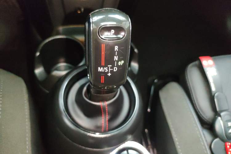 Used MINI 2018 2.0T COOPER S Classic Edition Gear Lever