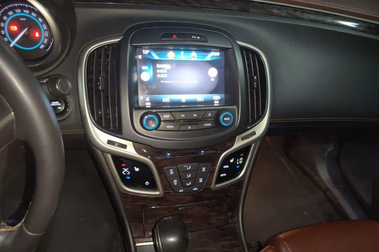 Used Buick LaCrosse 2013 2.4L SIDI Luxury Comfort Edition Audio And AC Panel