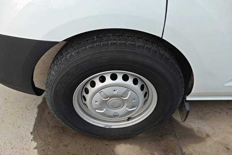 Used Ford Transit 2019 2.0T Diesel Multi-Purpose Commercial Vehicle Mid-Drive Mid-Roof 6-Seater China VI Standard Left Front Wheel Hub