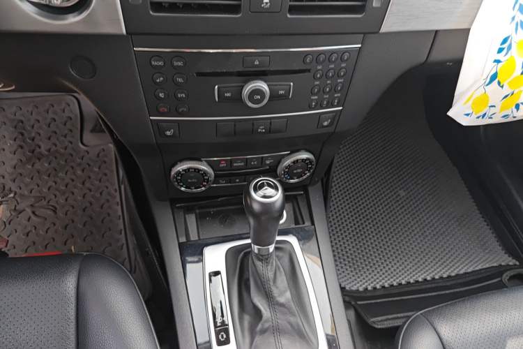 Used Mercedes-Benz GLK-Class 2012 GLK 300 4MATIC Dynamic Edition Gear Lever