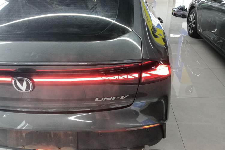 Used CHANGAN UNI-V 2022 1.5T Prestige Version
