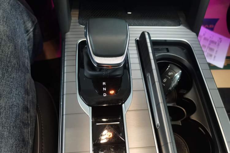 Used Hongqi HS7 PHEV 2024 2.0T PHEV Four-Wheel Drive Flagship Edition 6 Seats