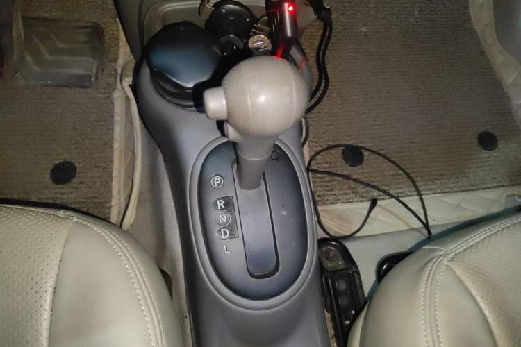 Used Nissan Sunny 2015 1.5XE CVT Comfort Edition Gear Lever