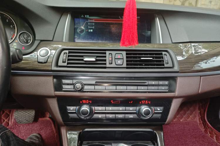 Used BMW 5 Series 2014 525Li Leading Model Audio And AC Panel