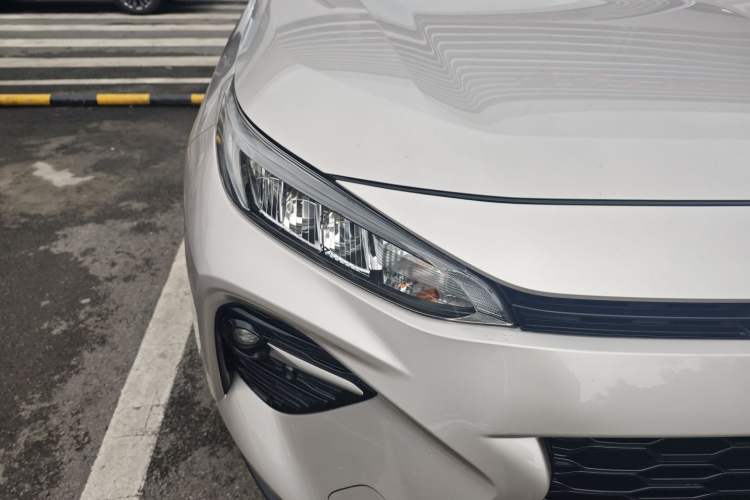 Used Toyota Wildlander 2022 2.0L CVT Two-Wheel Drive Luxury PLUS Edition Right Front Headlight