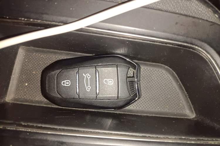 Used Peugeot 5008 2017 380THP 7-Seater Elite Edition
