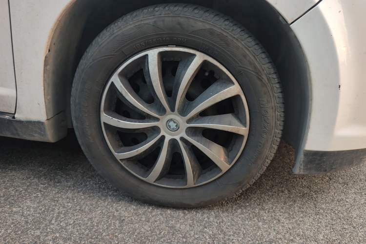 Used Venucia R50 2015 1.6L Automatic Fashion Edition
