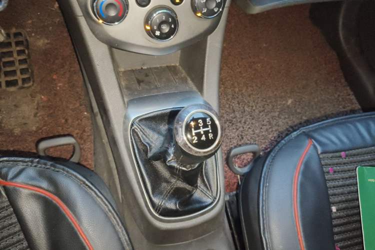 Used Chevrolet Aveo Sonic 2011 Sedan 1.4L Manual Transmission SE
