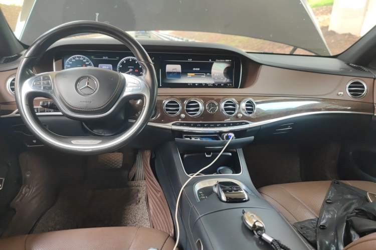 Used Mercedes-Benz S-Class 2014 S 320 L Business Model Center Console