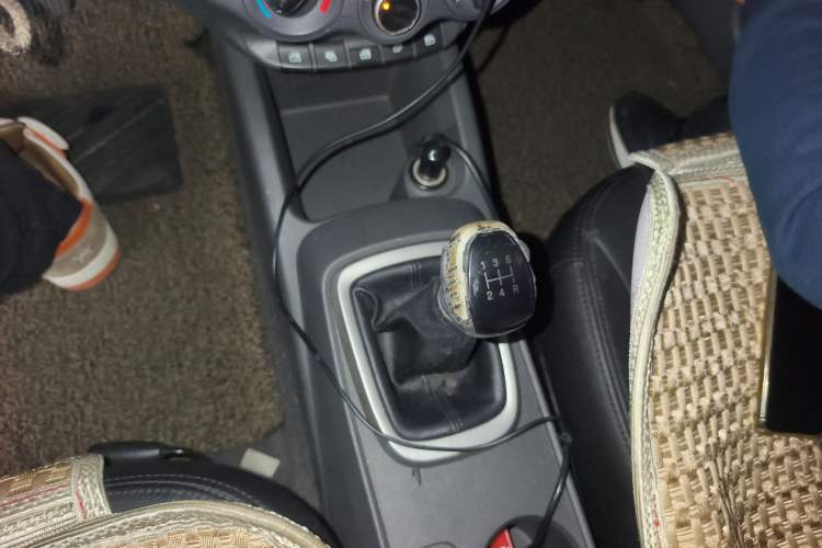 Used Chevrolet Sail 2015 Sail 3 1.3L Manual Ideal Edition Gear Lever