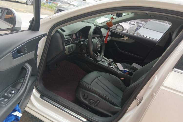 Used Audi A4L 2018 30th Anniversary Edition 40 TFSI Trendy Model Driver Seat