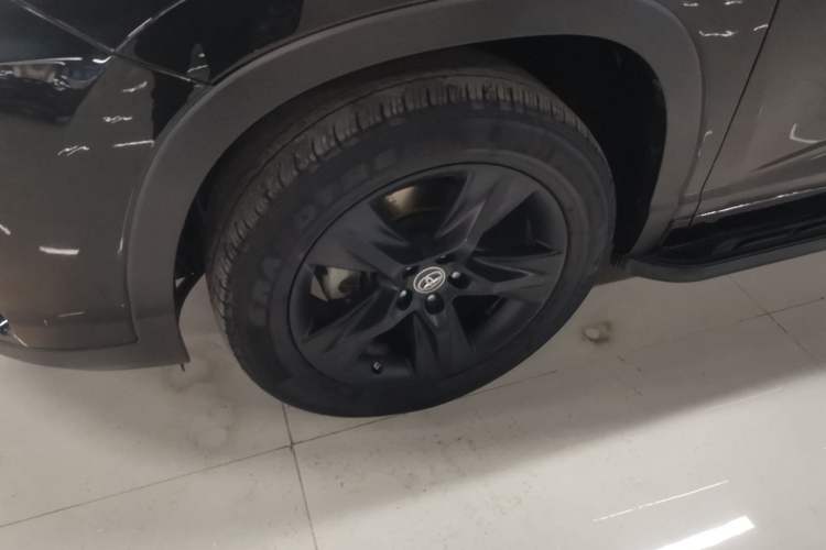 Used Toyota Highlander 2018 2.0T Four-Wheel Drive Knight Edition 7 Seats China VI Standard Left Front Wheel Hub