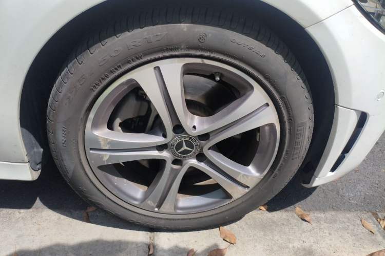 Used Mercedes-Benz C-Class 2020 Restyled C 260 L Sport Edition Right Front Wheel Hub