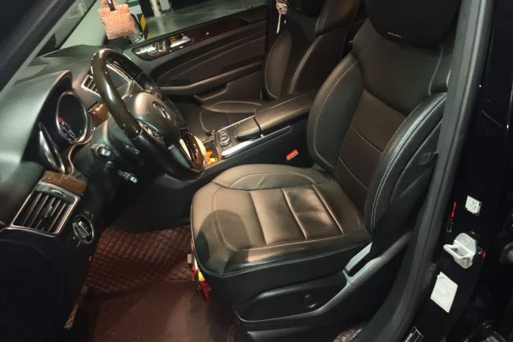 Used Mercedes-Benz M-Class 2014 ML 400 4MATIC Luxury Model Left Front Seat