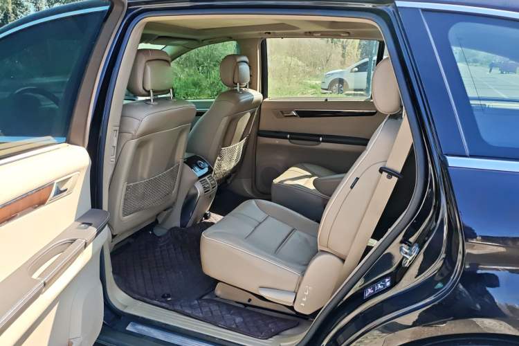 Used Mercedes-Benz R-Class 2010 R 350 L 4MATIC Left Rear Seat